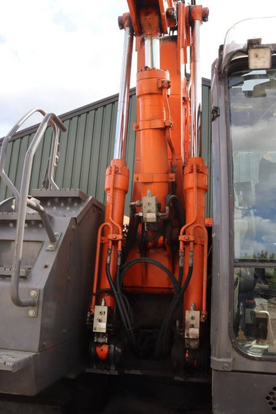 Багер на тркала Hitachi ZX140W-3: слика 19