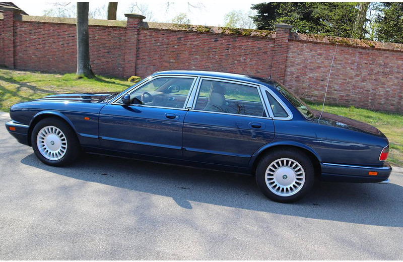 Jaguar XJ Sovereign 4.0 - Автомобил: слика 2 Jaguar XJ Sovereign 4.0 - Автомобил: слика 2
