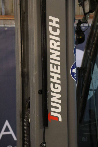 Електричен вилушкар Jungheinrich EFG 320: слика 14