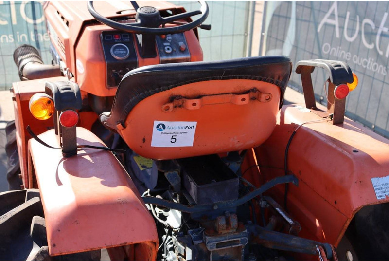 Трактор Kubota B1500DT: слика 20