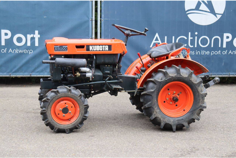 Kubota B5000 - Трактор: слика 1 Kubota B5000 - Трактор: слика 1