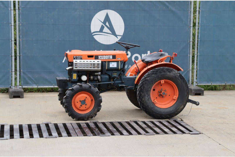 Kubota B7000 - Трактор: слика 1 Kubota B7000 - Трактор: слика 1