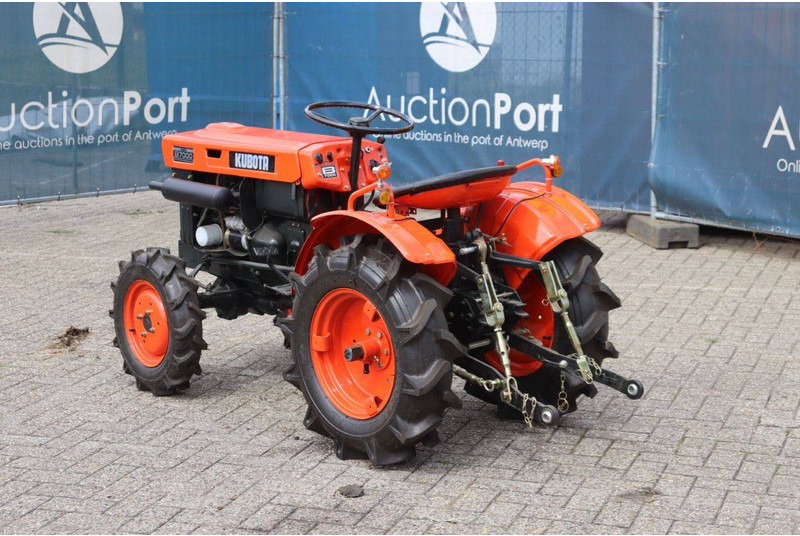 Kubota B7000 - Трактор: слика 4 Kubota B7000 - Трактор: слика 4