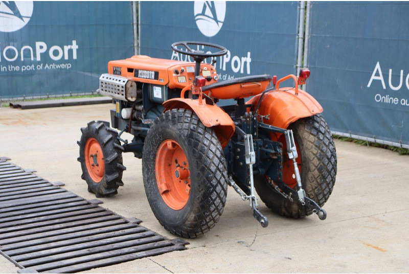 Kubota B7000 - Трактор: слика 4 Kubota B7000 - Трактор: слика 4