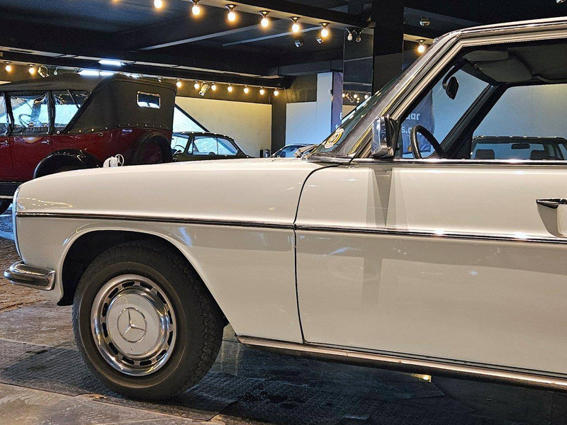 Mercedes-Benz 200-serie 230 (W115) /8 - Седан: слика 5 Mercedes-Benz 200-serie 230 (W115) /8 - Седан: слика 5