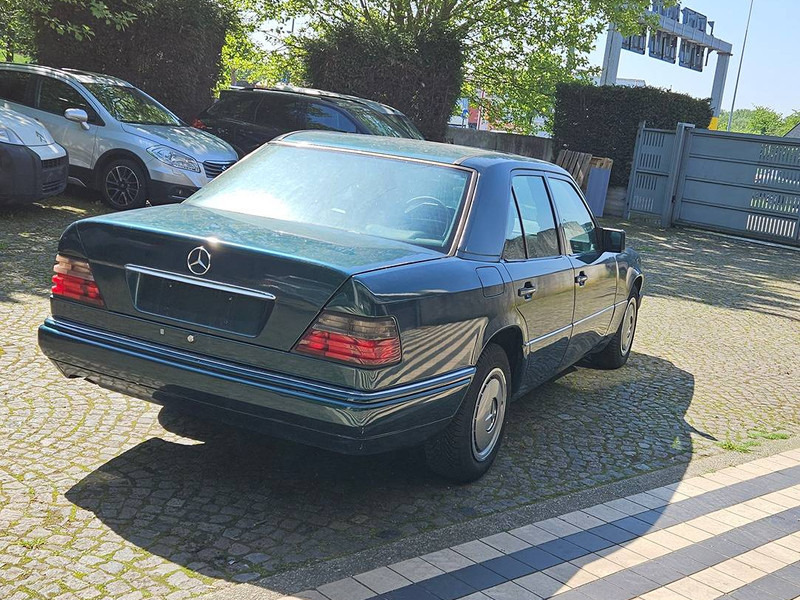 Mercedes-Benz E-Klasse 200D Automatic - Автомобил: слика 3 Mercedes-Benz E-Klasse 200D Automatic - Автомобил: слика 3