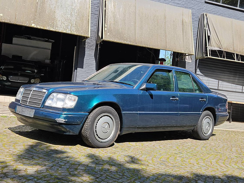 Mercedes-Benz E-Klasse 200D Automatic - Автомобил: слика 2 Mercedes-Benz E-Klasse 200D Automatic - Автомобил: слика 2