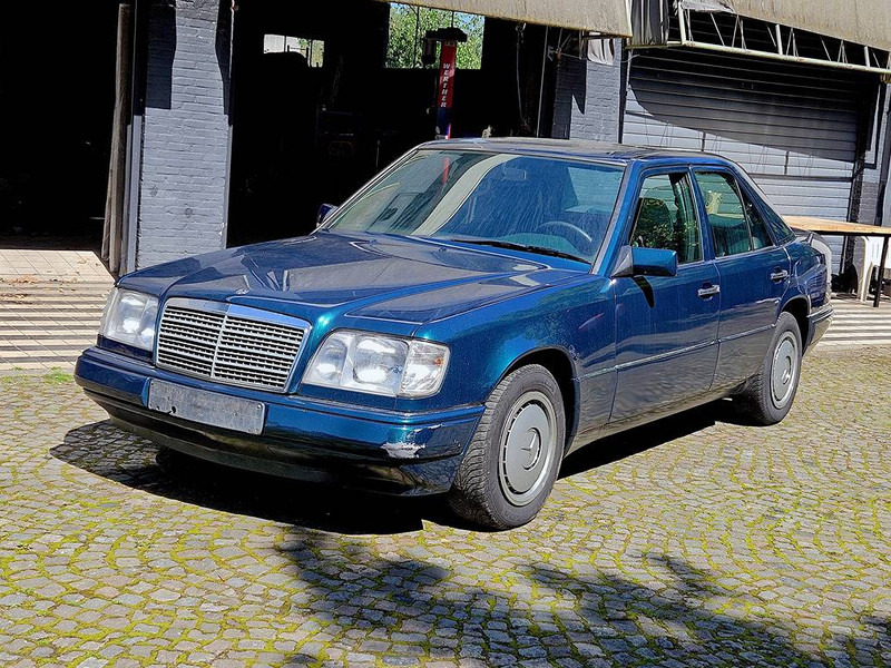 Mercedes-Benz E-Klasse 200D Automatic - Автомобил: слика 1 Mercedes-Benz E-Klasse 200D Automatic - Автомобил: слика 1