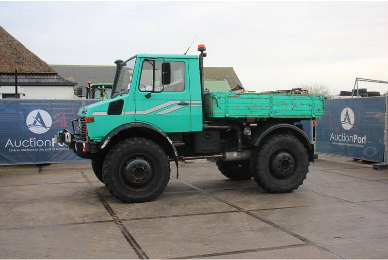Mercedes-Benz Unimog 1300 - Камион со платформа: слика 1 Mercedes-Benz Unimog 1300 - Камион со платформа: слика 1