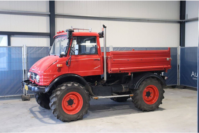 Mercedes-Benz Unimog 406 - Камион со платформа: слика 1 Mercedes-Benz Unimog 406 - Камион со платформа: слика 1