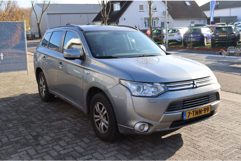 SUV Mitsubishi Outlander PHEV: слика 7