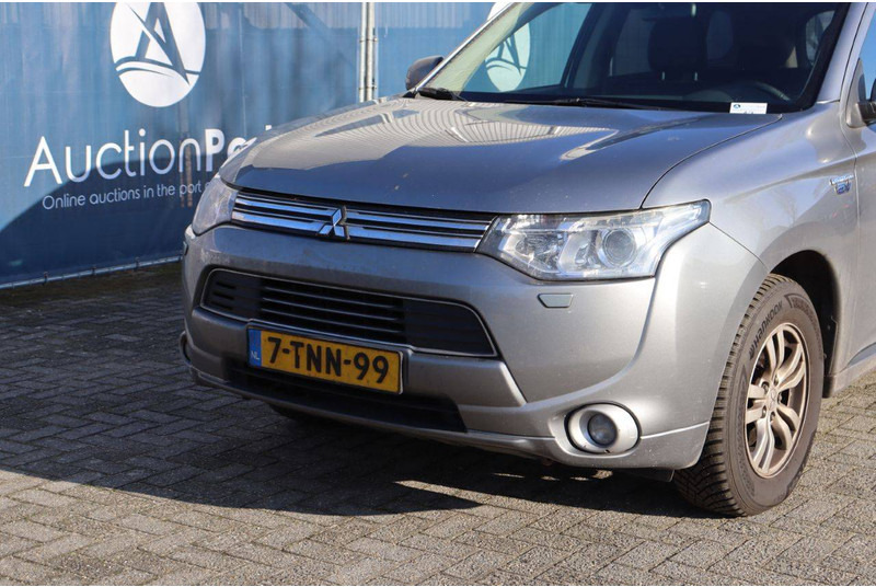SUV Mitsubishi Outlander PHEV: слика 10