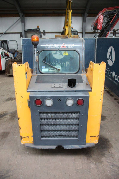 Mustang R135 - Натоварувач на тркала: слика 4 Mustang R135 - Натоварувач на тркала: слика 4