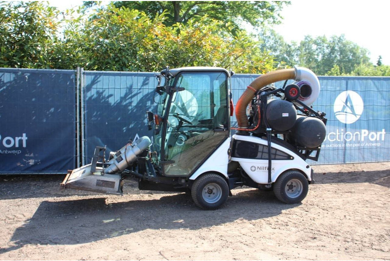 Nilfisk City Ranger 2250 - Возило за метење: слика 1 Nilfisk City Ranger 2250 - Возило за метење: слика 1