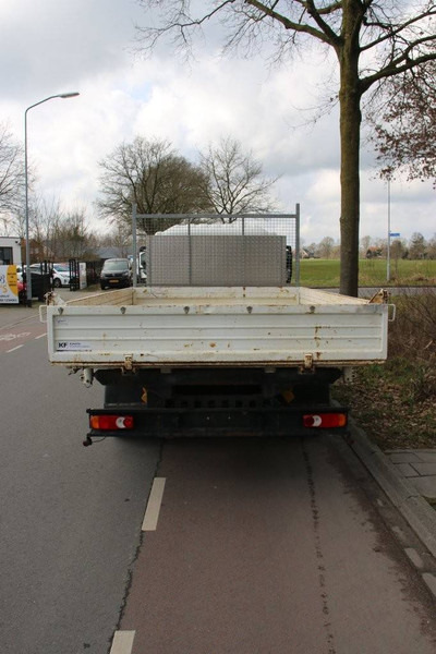 Nissan NT500 - Камион со платформа: слика 4 Nissan NT500 - Камион со платформа: слика 4