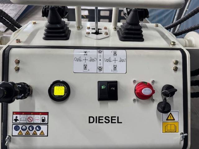 Нов Натоварувач гасеничар Nuoman T330XL: слика 8