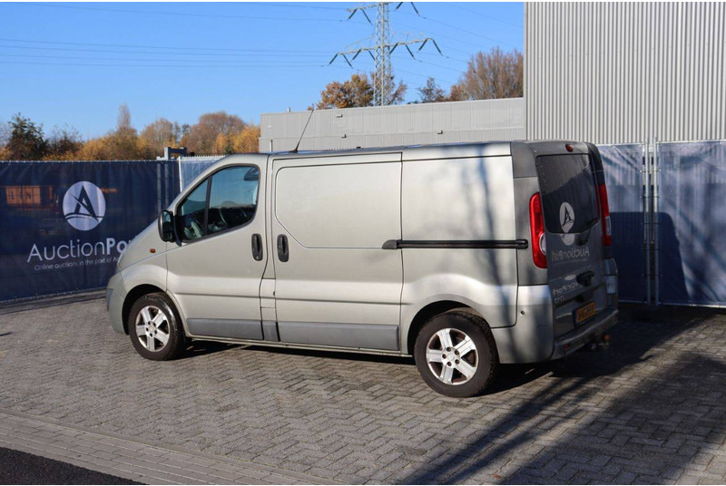 Opel Vivaro 2.0CDTI/66KW-E4 2.7T L1H1 - Товарно комбе: слика 4 Opel Vivaro 2.0CDTI/66KW-E4 2.7T L1H1 - Товарно комбе: слика 4