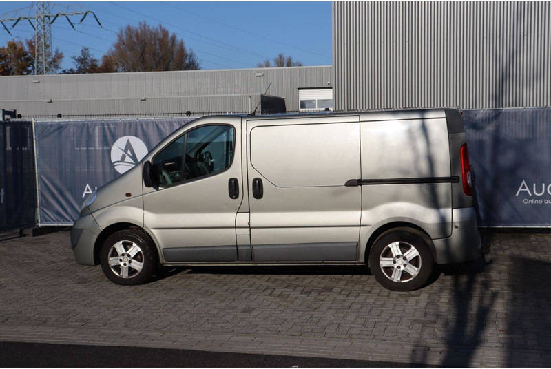 Opel Vivaro 2.0CDTI/66KW-E4 2.7T L1H1 - Товарно комбе: слика 3 Opel Vivaro 2.0CDTI/66KW-E4 2.7T L1H1 - Товарно комбе: слика 3