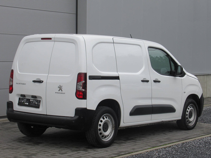 Peugeot Partner 1.5 BlueHDi Automatic - Товарно комбе: слика 4 Peugeot Partner 1.5 BlueHDi Automatic - Товарно комбе: слика 4