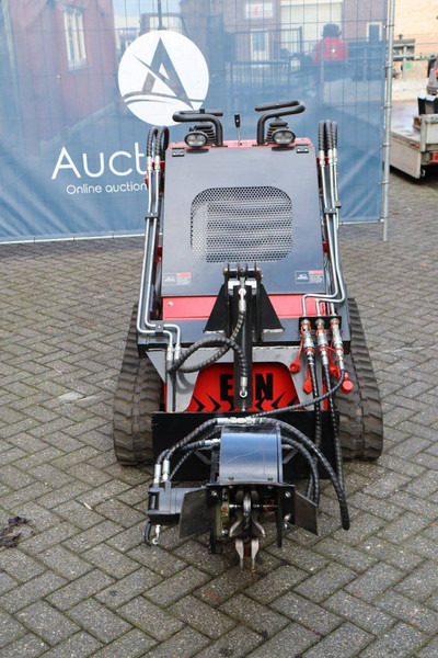 Нов Натоварувач гасеничар SKIDSTER EG380T: слика 8