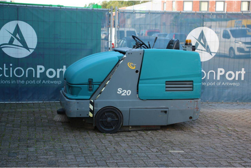 TENNANT S20 - Возило за метење: слика 1 TENNANT S20 - Возило за метење: слика 1