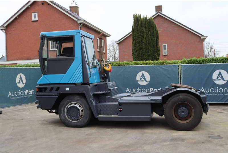 Terberg RT222 - Трактор на терминалот: слика 3 Terberg RT222 - Трактор на терминалот: слика 3