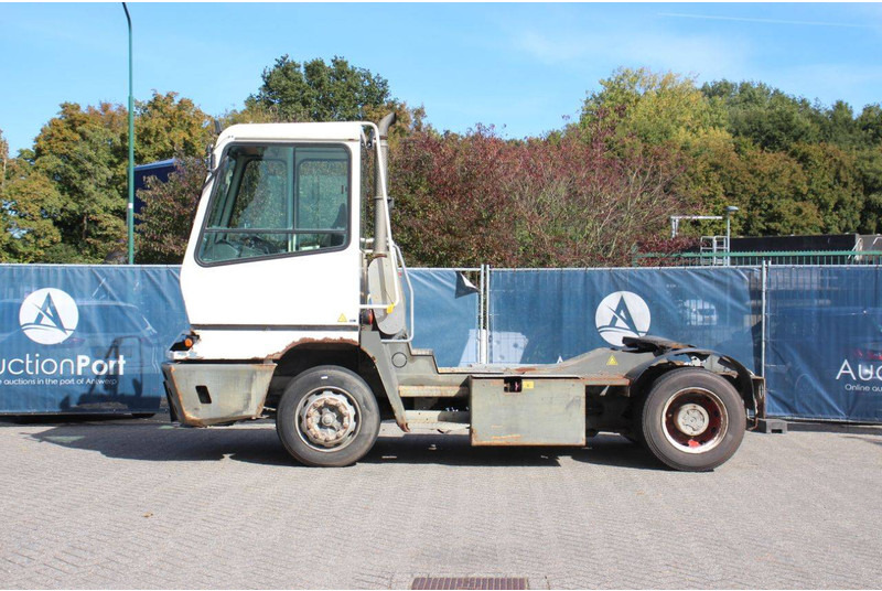 Terberg YT222 - Трактор на терминалот: слика 2 Terberg YT222 - Трактор на терминалот: слика 2