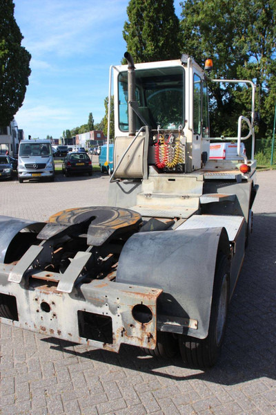 Terberg YT222 - Трактор на терминалот: слика 5 Terberg YT222 - Трактор на терминалот: слика 5