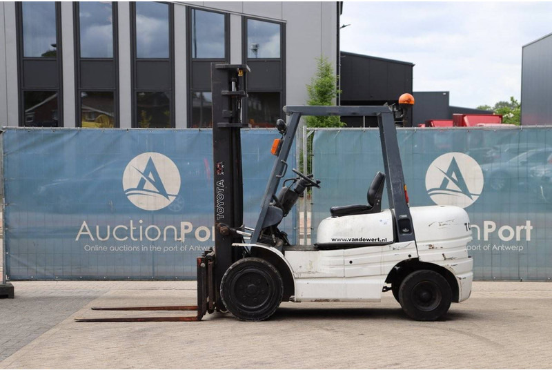 Toyota 62-6FDF30 - Дизел вилушкар: слика 2 Toyota 62-6FDF30 - Дизел вилушкар: слика 2