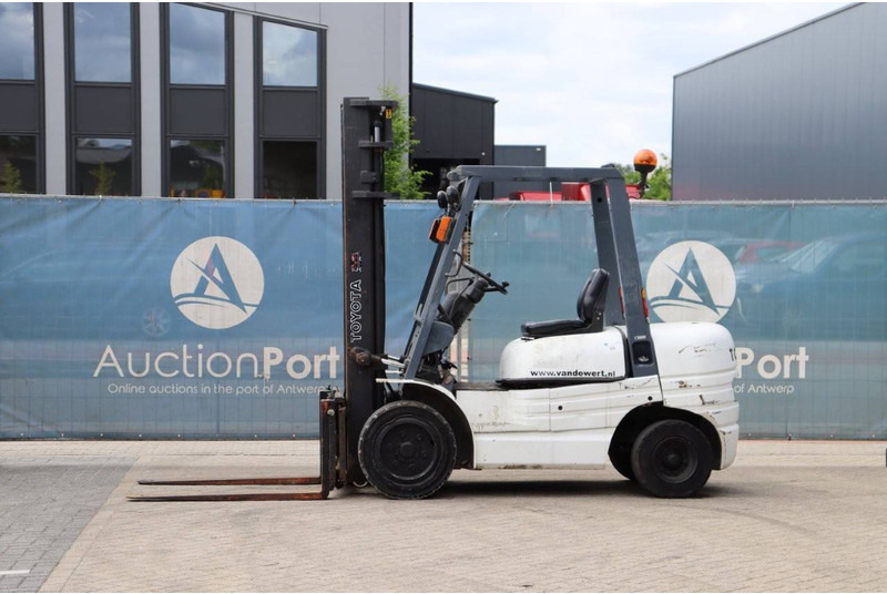 Toyota 62-6FDF30 - Дизел вилушкар: слика 1 Toyota 62-6FDF30 - Дизел вилушкар: слика 1