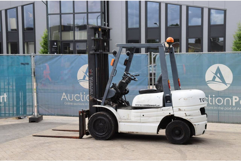 Toyota 62-6FDF30 - Дизел вилушкар: слика 3 Toyota 62-6FDF30 - Дизел вилушкар: слика 3