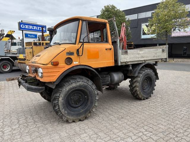 Unimog U600 - Камион со кран: слика 1 Unimog U600 - Камион со кран: слика 1