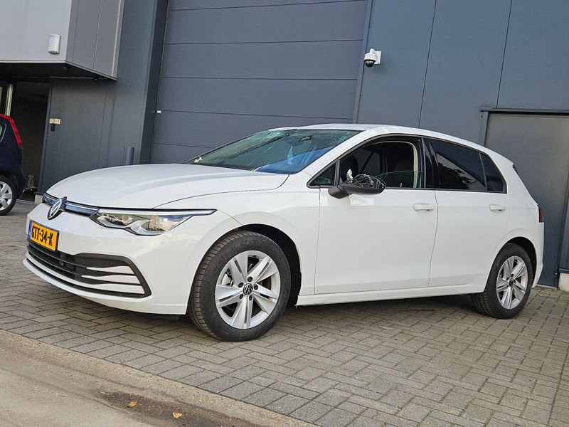 Volkswagen Golf 8 eTSI - Седан: слика 2 Volkswagen Golf 8 eTSI - Седан: слика 2