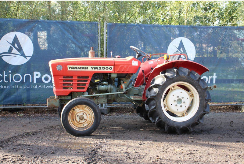 Yanmar YM2500 - Трактор: слика 1 Yanmar YM2500 - Трактор: слика 1