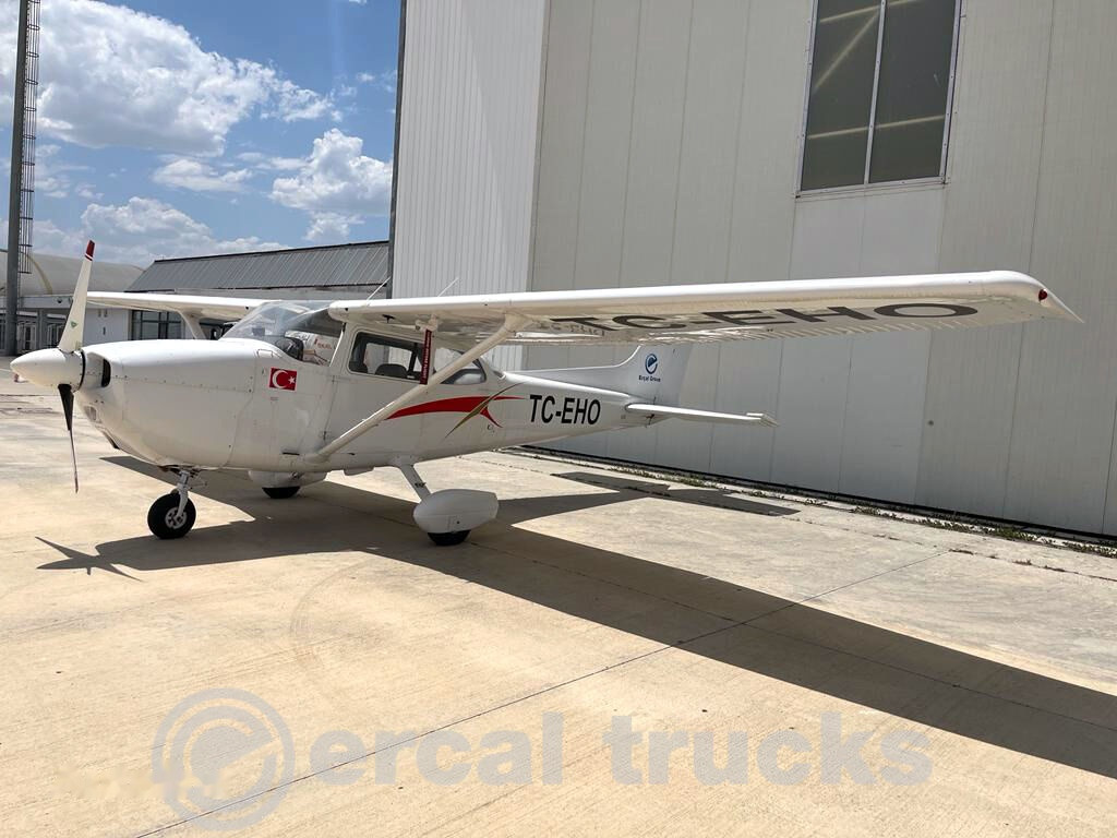 1977 Cessna 172N Diesel TC-EHO Airplane - Аеродромска опрема: слика 1 1977 Cessna 172N Diesel TC-EHO Airplane - Аеродромска опрема: слика 1