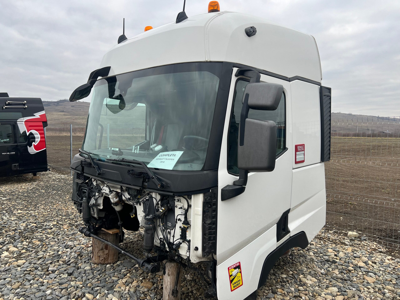 CABINA RENAULT T SLEEPER - Кабина за Камион: слика 3 CABINA RENAULT T SLEEPER - Кабина за Камион: слика 3