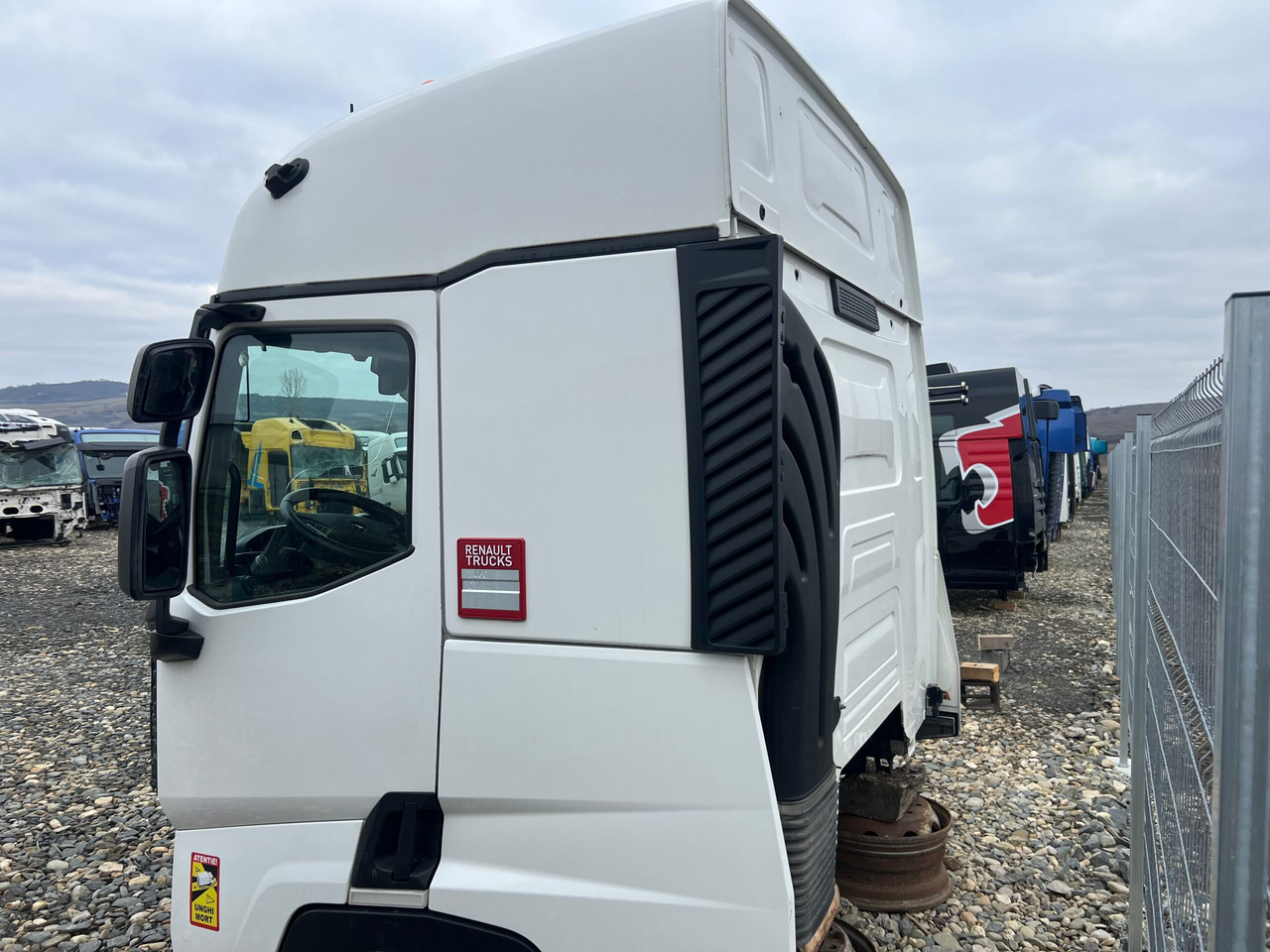 CABINA RENAULT T SLEEPER - Кабина за Камион: слика 5 CABINA RENAULT T SLEEPER - Кабина за Камион: слика 5