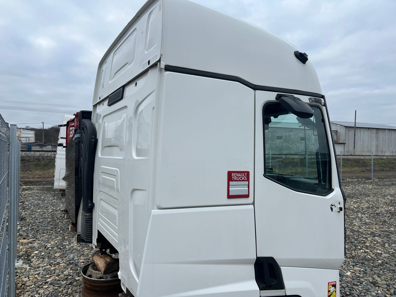 CABINA RENAULT T SLEEPER - Кабина за Камион: слика 4 CABINA RENAULT T SLEEPER - Кабина за Камион: слика 4