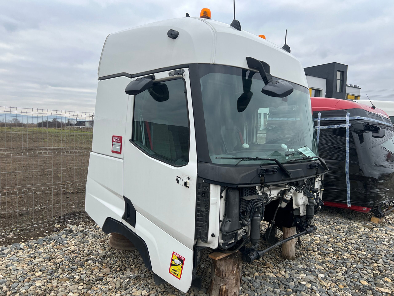 CABINA RENAULT T SLEEPER - Кабина за Камион: слика 2 CABINA RENAULT T SLEEPER - Кабина за Камион: слика 2