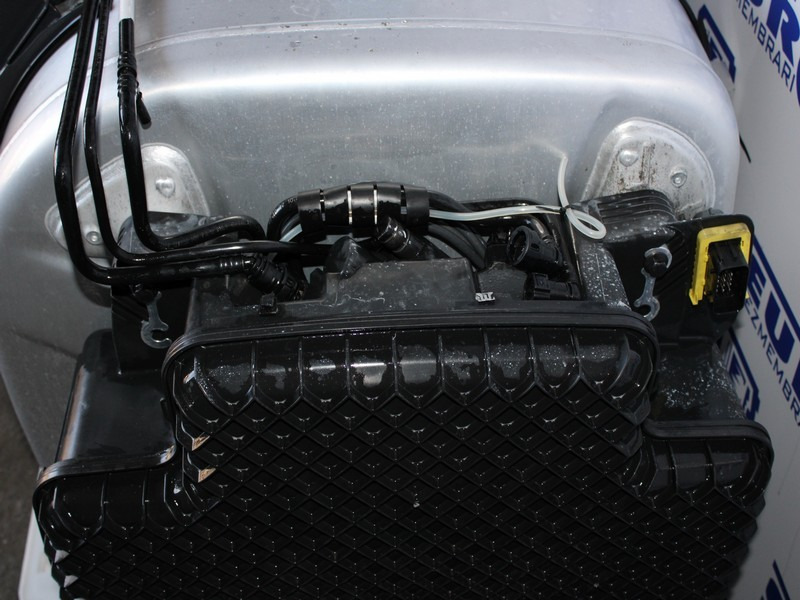 REZERVOR COMBUSTIBIL 570L + CARCASA POMPARE COMBUSTIBIL SCANIA SUPER 2710466, 3110686 - Резервоар за гориво за Камион: слика 3 REZERVOR COMBUSTIBIL 570L + CARCASA POMPARE COMBUSTIBIL SCANIA SUPER 2710466, 3110686 - Резервоар за гориво за Камион: слика 3