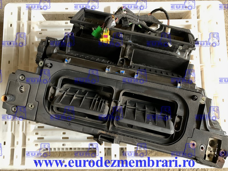 SISTEM CLIMATIZARE IVECO STRALIS 5E9920200 - Кабина и ентериер за Камион: слика 1 SISTEM CLIMATIZARE IVECO STRALIS 5E9920200 - Кабина и ентериер за Камион: слика 1