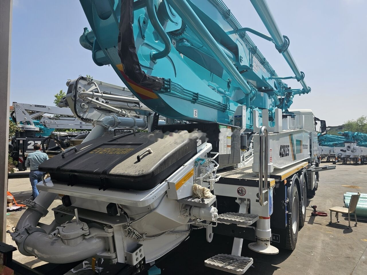 Нов Камион со бетонска пумпа Mercedes-Benz New Everdigm ECP 42 CX 5 ECP 42 CX5 on chassis: слика 13