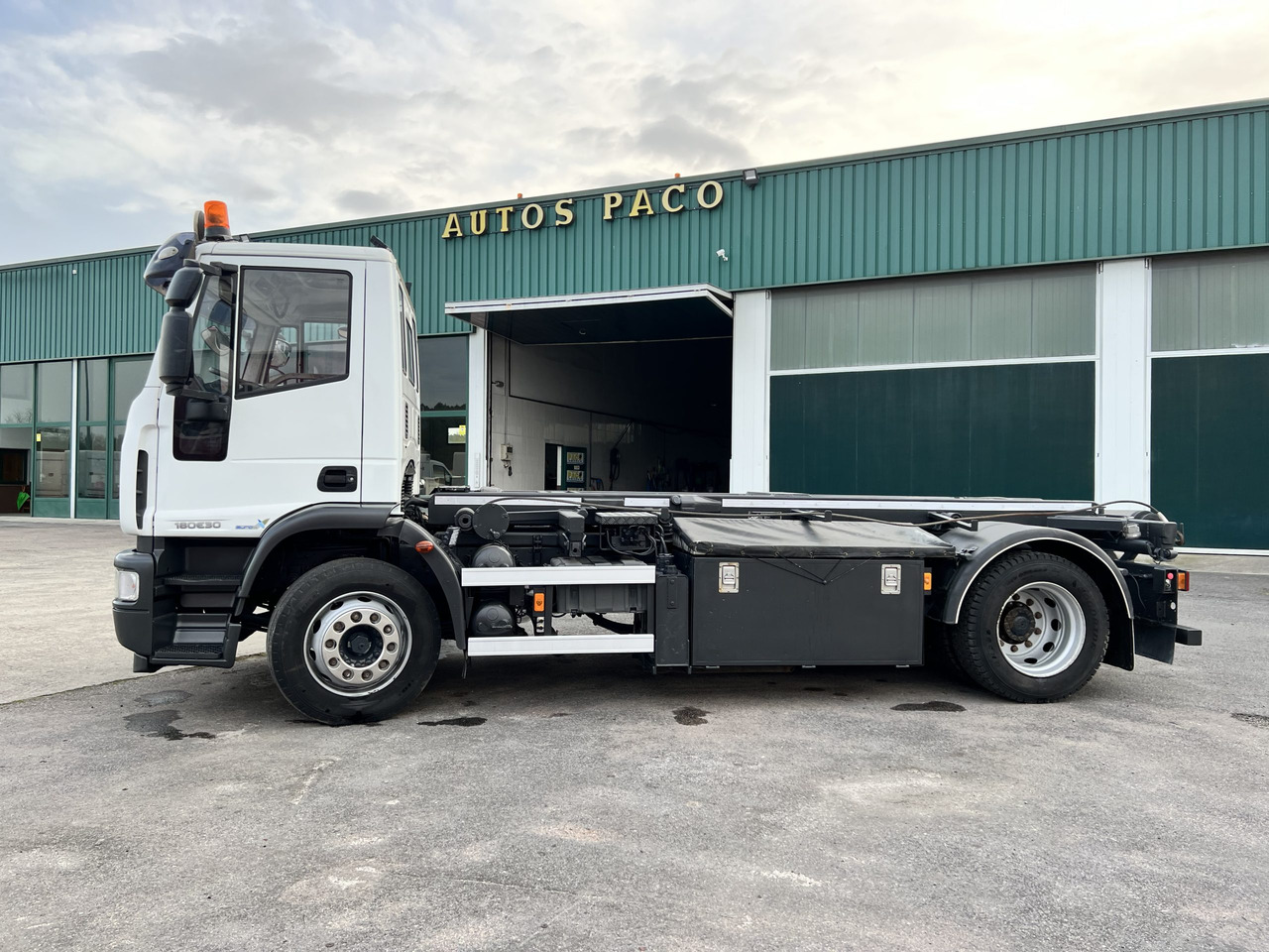 IVECO 300 EN CHASIS - Камион со кабинска шасија: слика 5 IVECO 300 EN CHASIS - Камион со кабинска шасија: слика 5