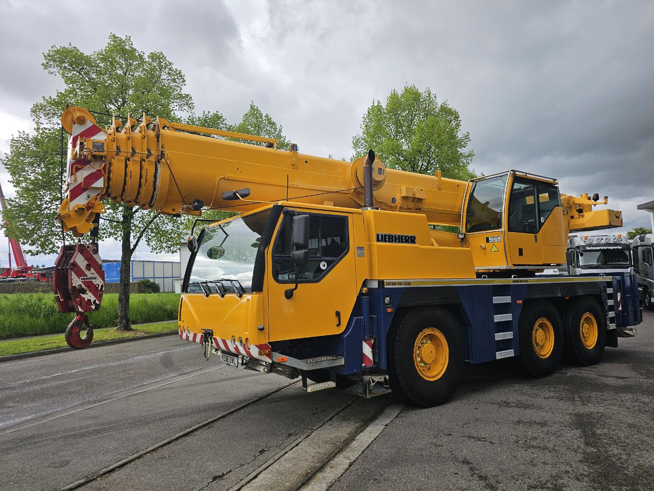 Liebherr LTM 1055-3.1 (06 - 056 016) | 6 x 6 - Мобилен кран: слика 2 Liebherr LTM 1055-3.1 (06 - 056 016) | 6 x 6 - Мобилен кран: слика 2