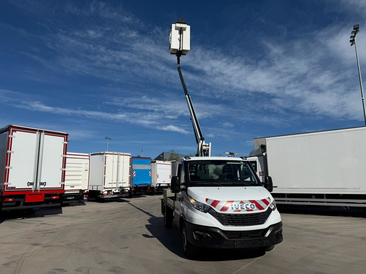 IVECO 35S14 Daily E6 (Basket) - Камион со подигачка кошница: слика 4 IVECO 35S14 Daily E6 (Basket) - Камион со подигачка кошница: слика 4