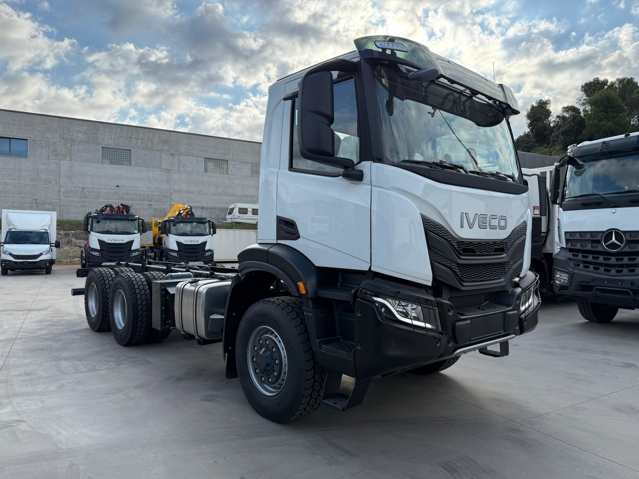 IVECO AD300X46Z OFF X-Way E6 (Chassis) - Камион со кабинска шасија: слика 2 IVECO AD300X46Z OFF X-Way E6 (Chassis) - Камион со кабинска шасија: слика 2
