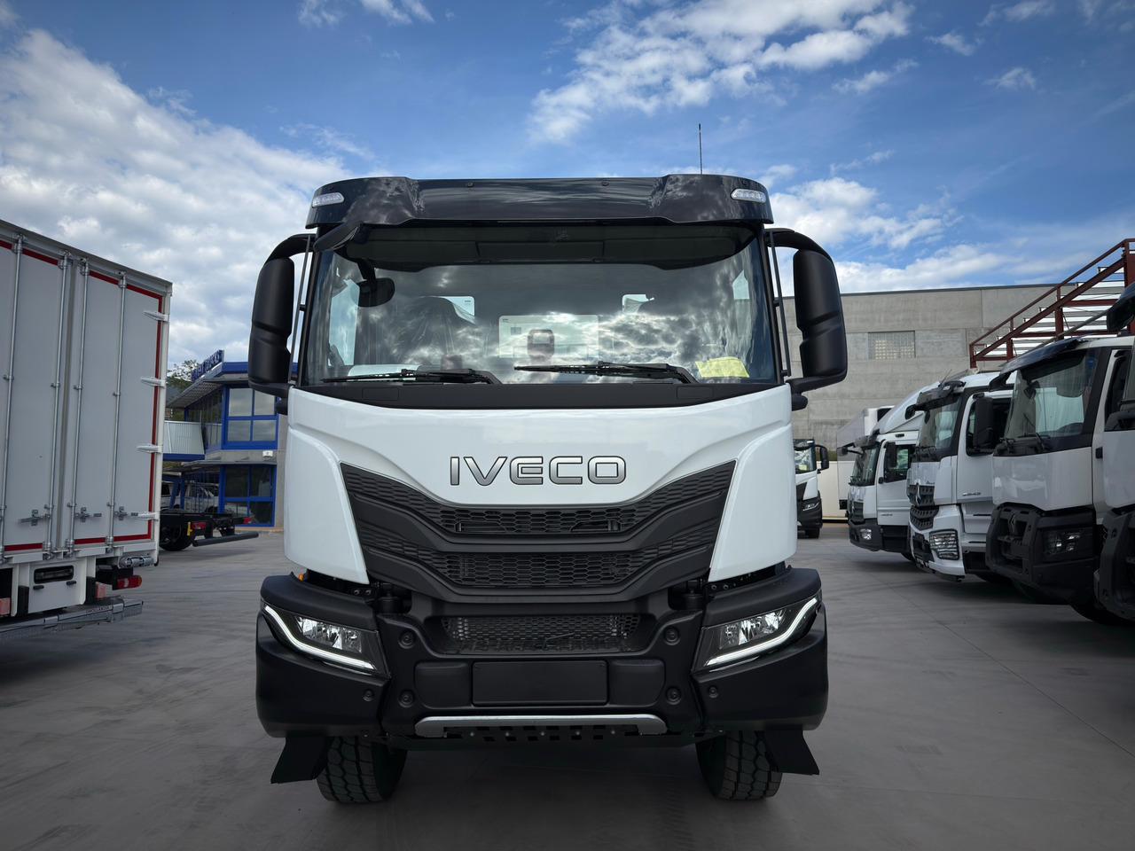 IVECO AD410T50 T-WAY 8x4 E6 (Chassis) - Камион со кабинска шасија: слика 3 IVECO AD410T50 T-WAY 8x4 E6 (Chassis) - Камион со кабинска шасија: слика 3