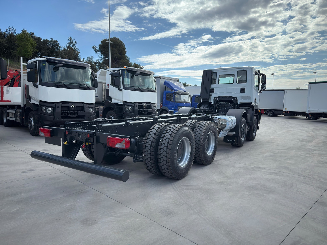 IVECO AD410T50 T-WAY 8x4 E6 (Chassis) - Камион со кабинска шасија: слика 5 IVECO AD410T50 T-WAY 8x4 E6 (Chassis) - Камион со кабинска шасија: слика 5