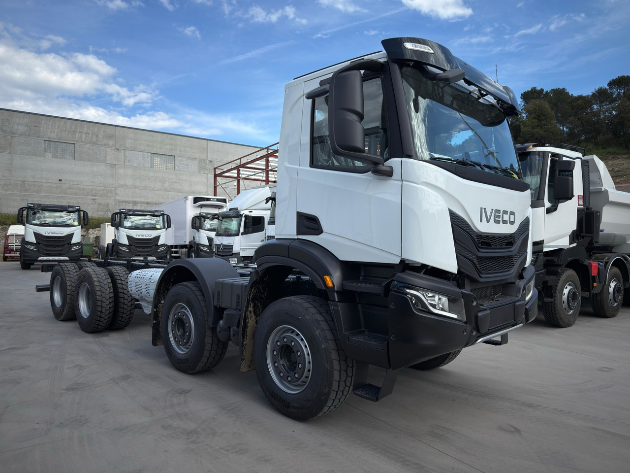 IVECO AD410T50 T-WAY 8x4 E6 (Chassis) - Камион со кабинска шасија: слика 2 IVECO AD410T50 T-WAY 8x4 E6 (Chassis) - Камион со кабинска шасија: слика 2