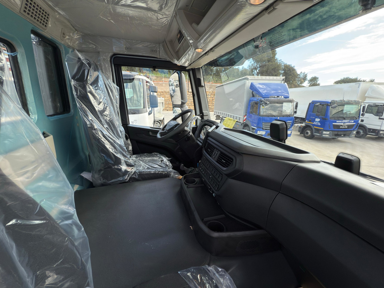 Камион со кабинска шасија IVECO AD410T50 T-WAY 8x4 E6 (Chassis): слика 10